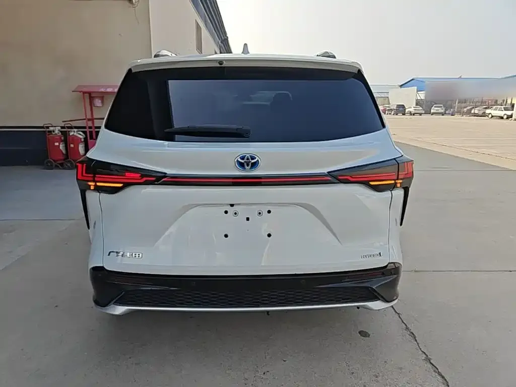 Toyota Sienna — фото 5