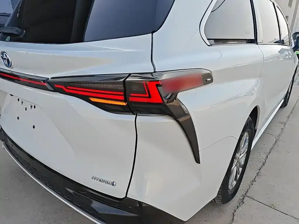 Toyota Sienna — фото 6