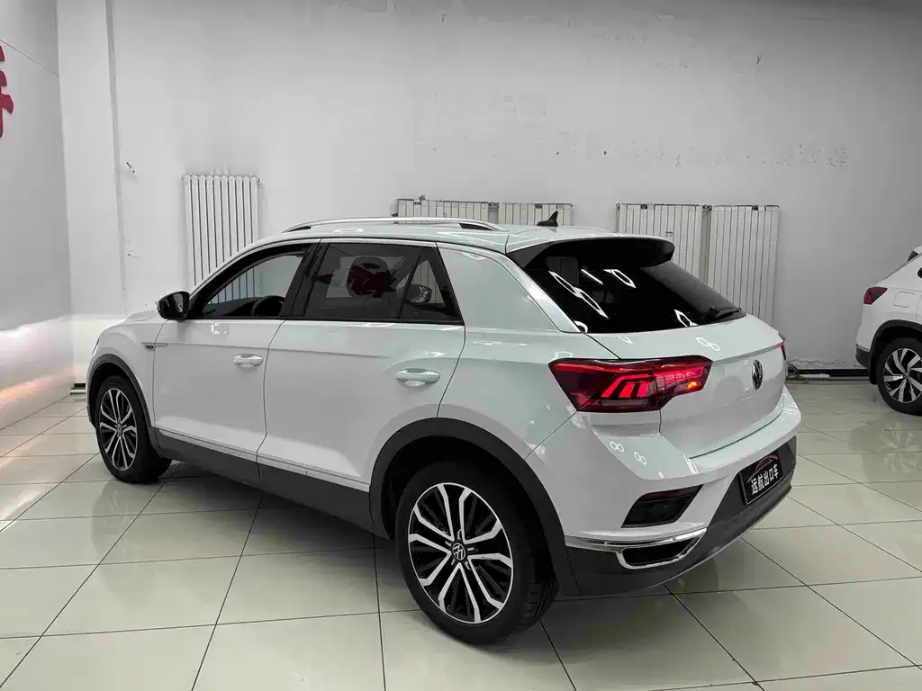 Volkswagen T-Roc — фото 2