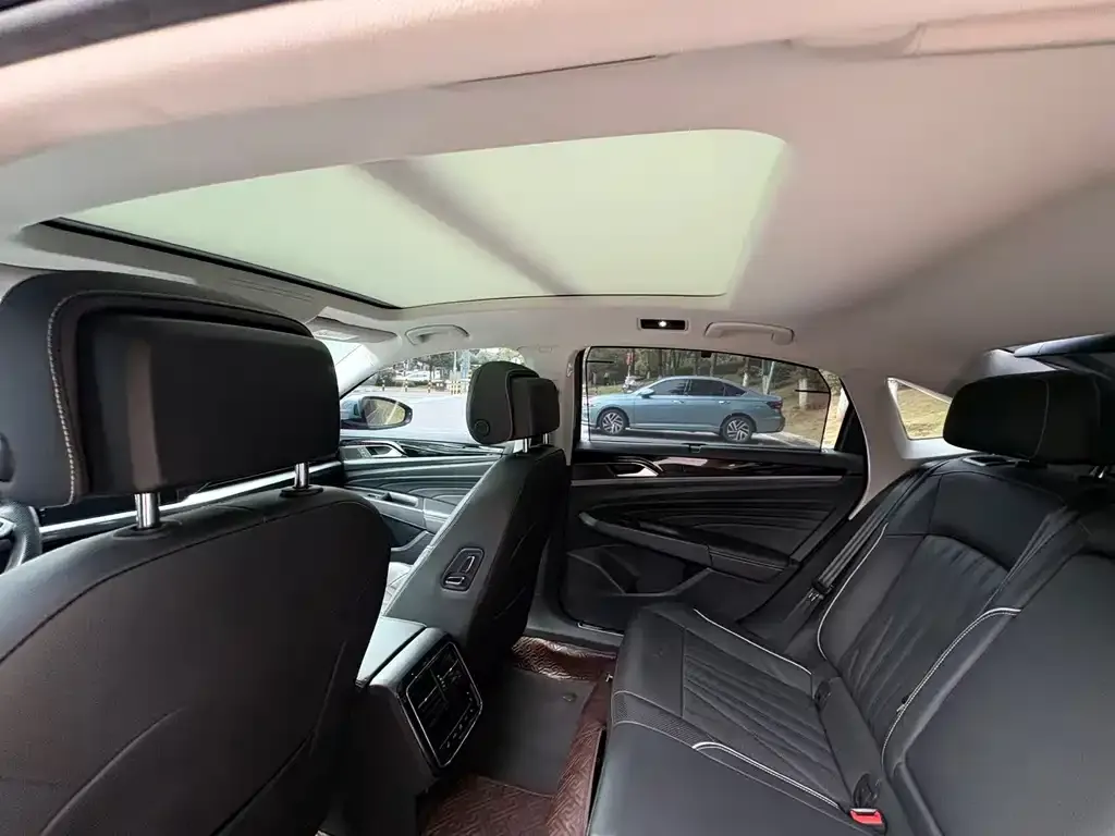 Volkswagen Passat — фото 10