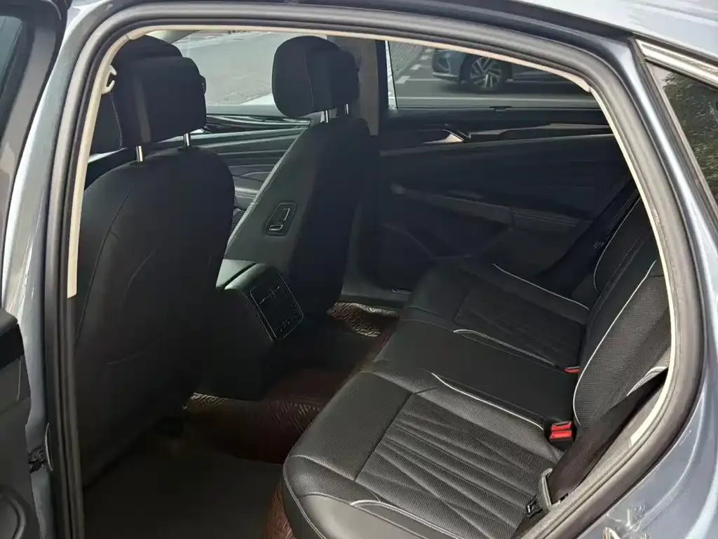 Volkswagen Passat — фото 4