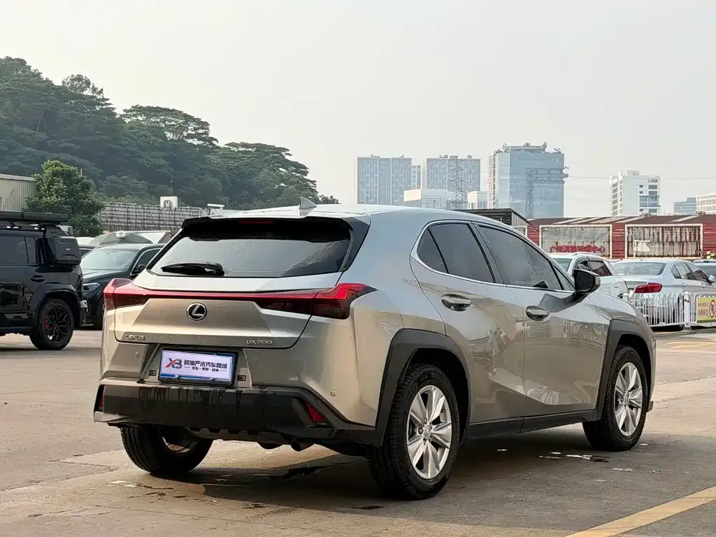 Lexus UX — фото 8