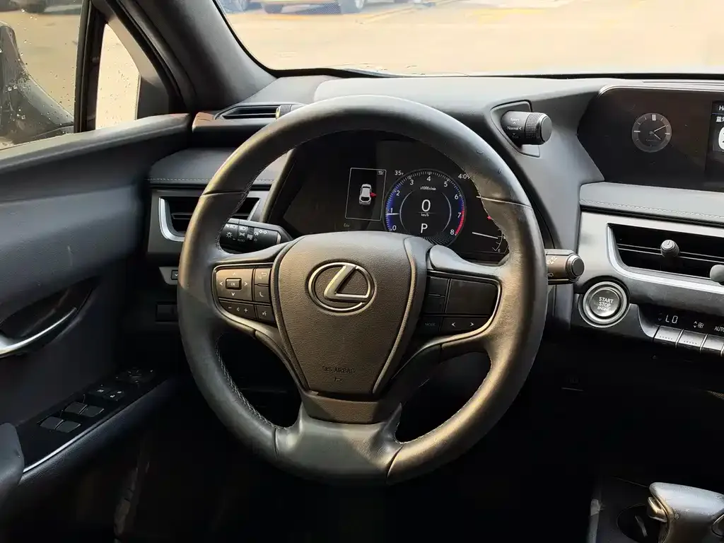 Lexus UX — фото 2