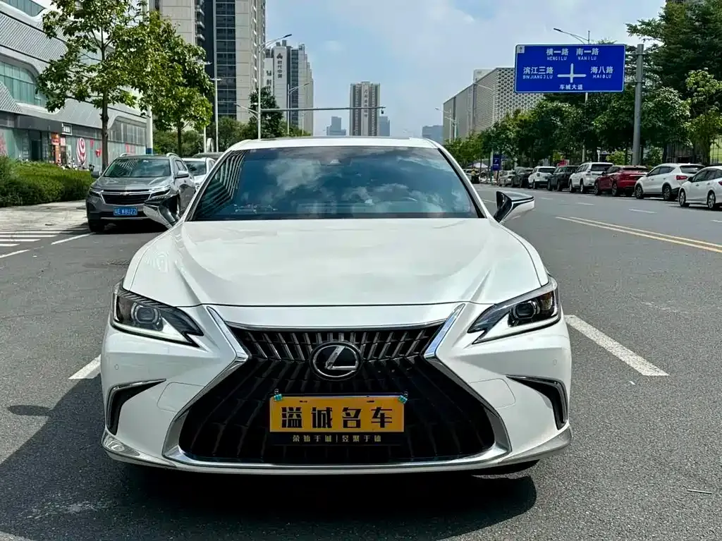 Lexus ES — фото 10