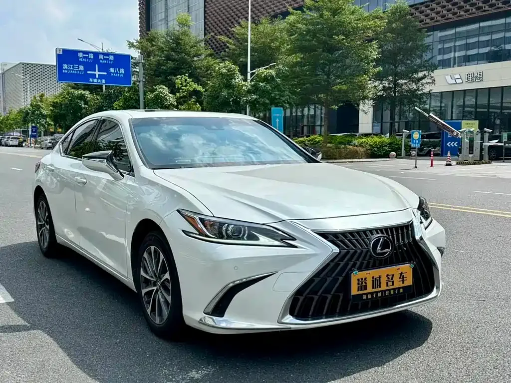 Lexus ES — фото 7