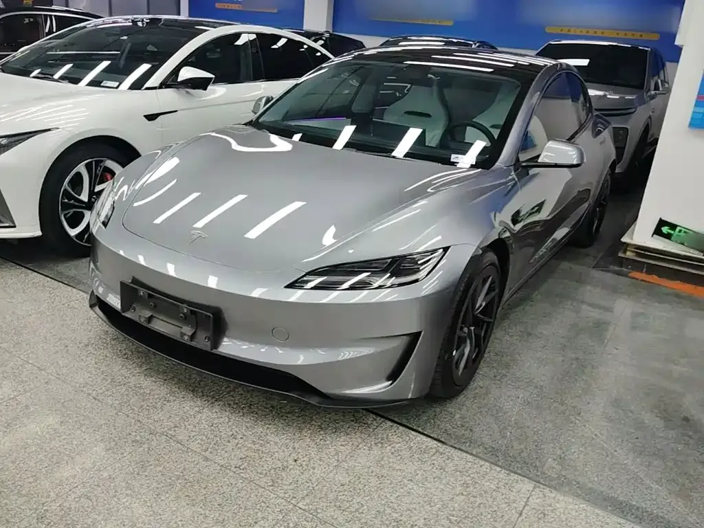 Tesla Model 3 — фото 1