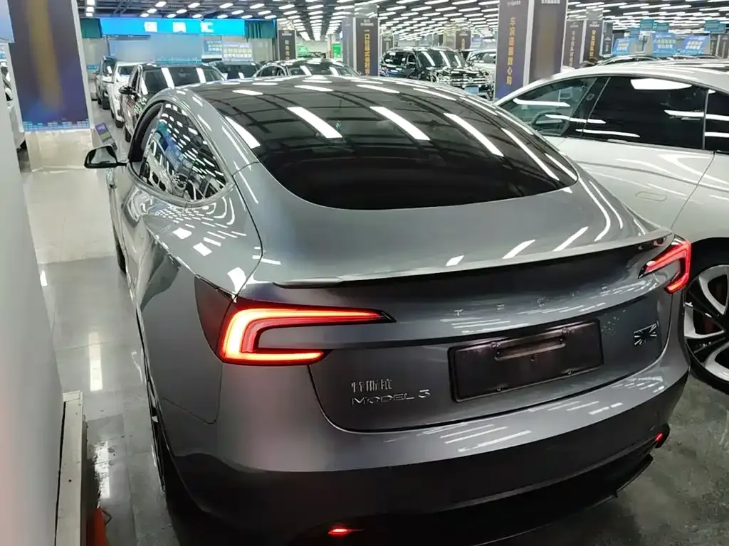 Tesla Model 3 — фото 8