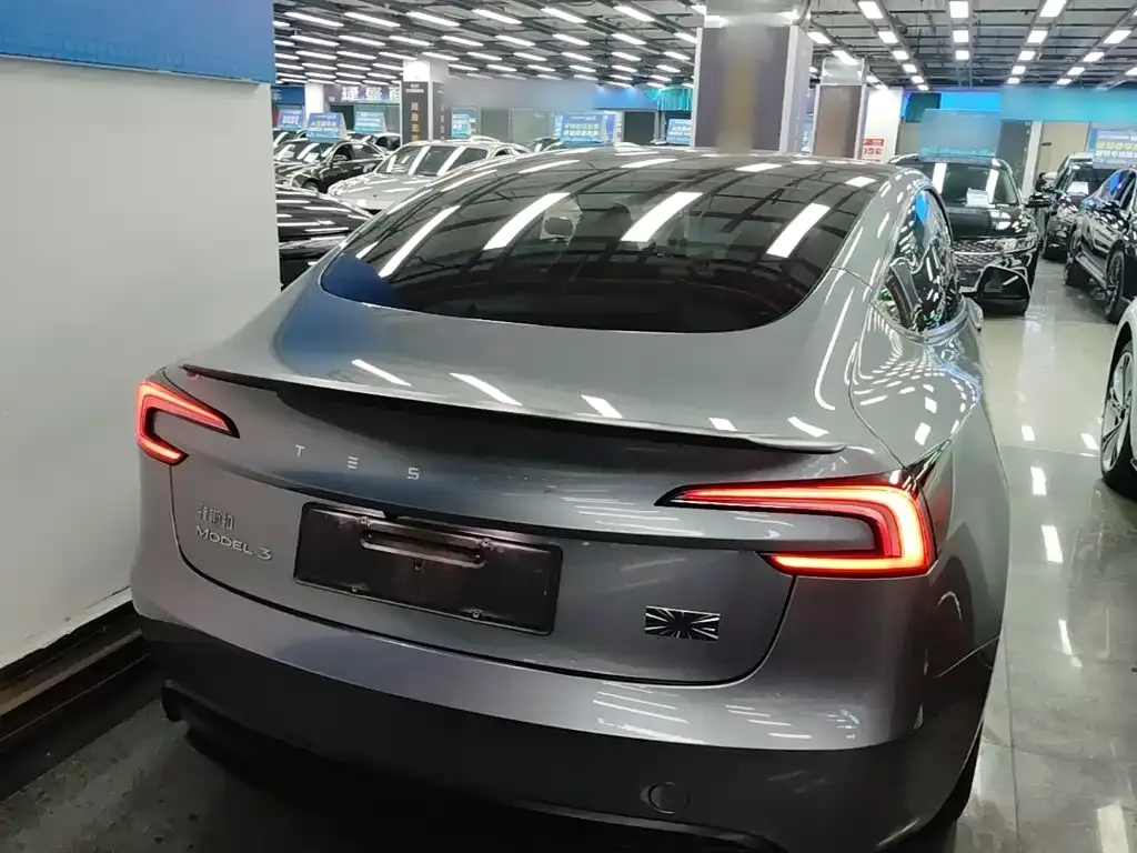 Tesla Model 3 — фото 2