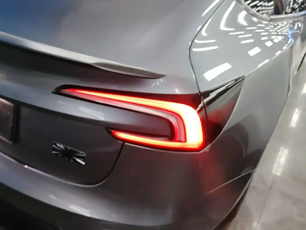 Tesla Model 3 — фото 3
