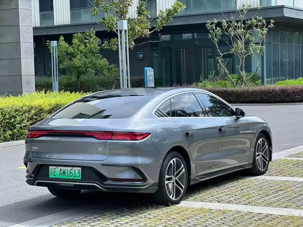BYD Han — фото 9