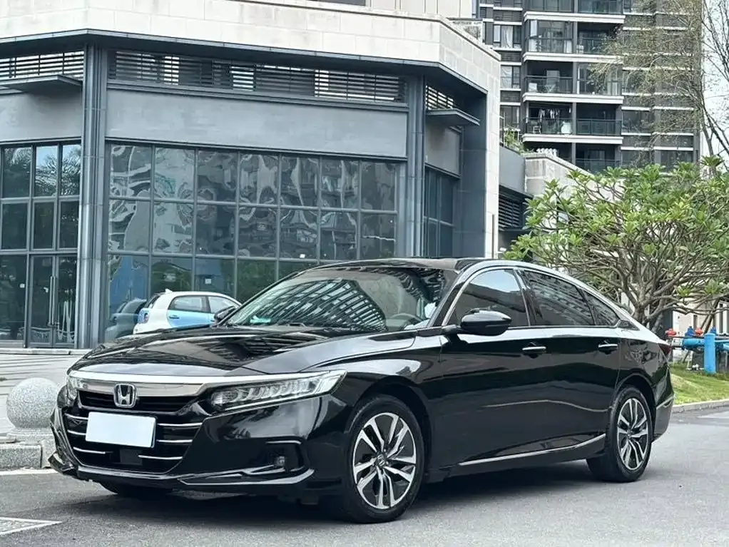 Honda Accord — фото 1