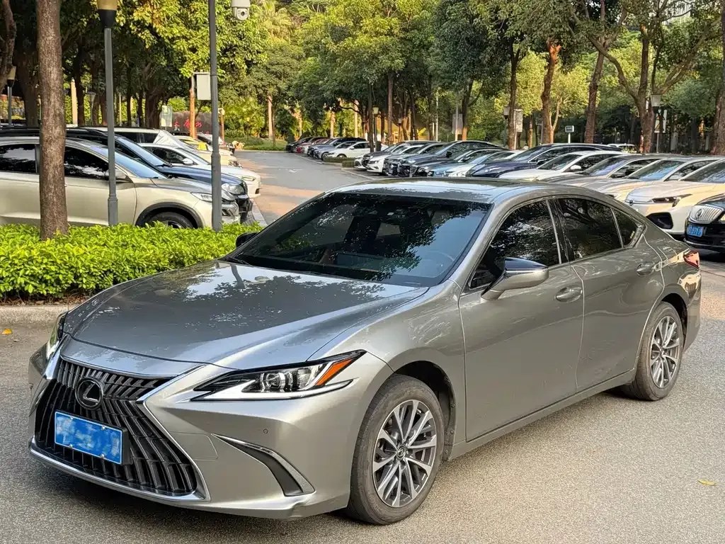 Lexus ES — фото 1