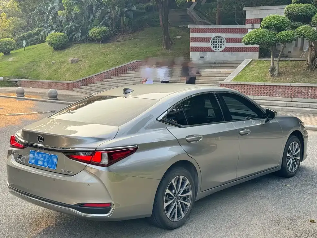 Lexus ES — фото 10