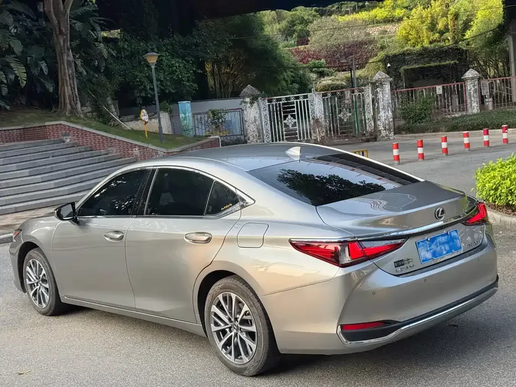 Lexus ES — фото 9