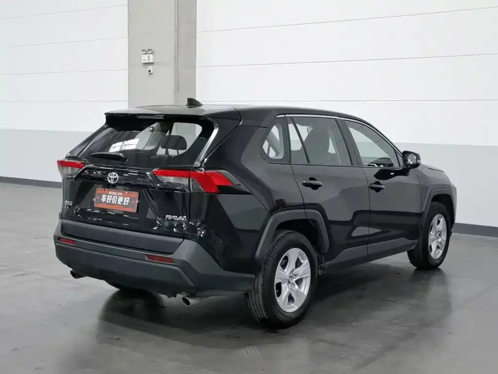 Toyota RAV4 — фото 4