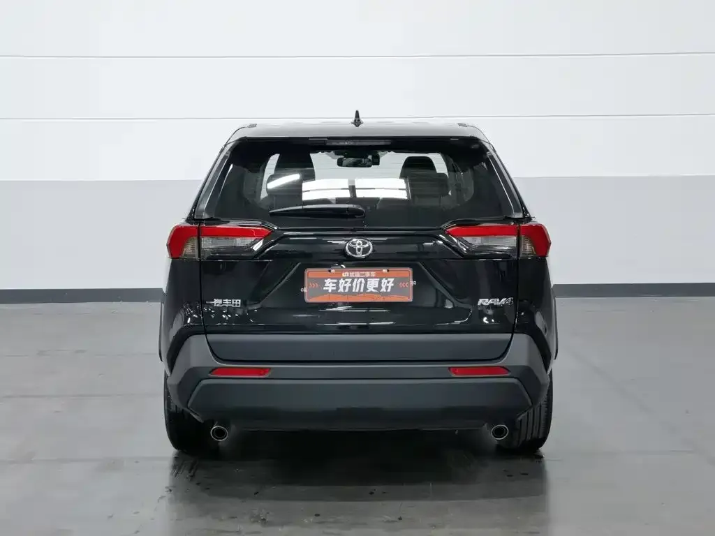 Toyota RAV4 — фото 7