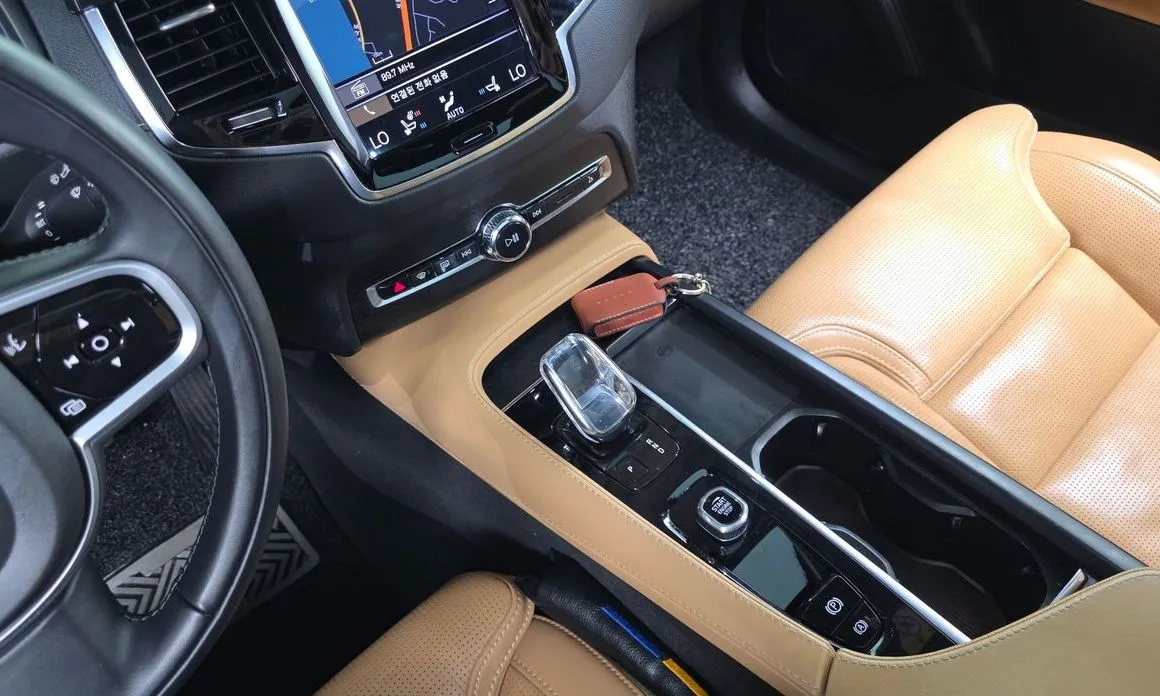 Volvo XC90 — фото 10