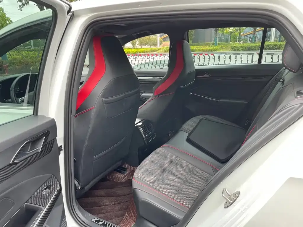 Volkswagen Golf GTI — фото 3