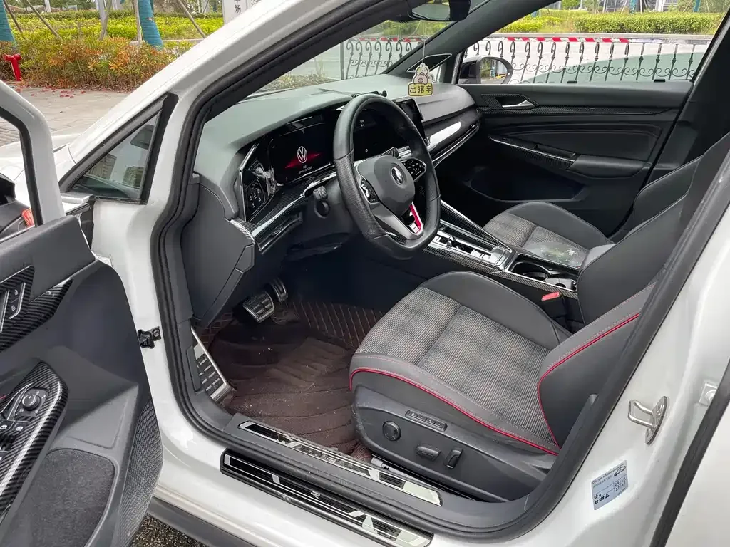 Volkswagen Golf GTI — фото 7