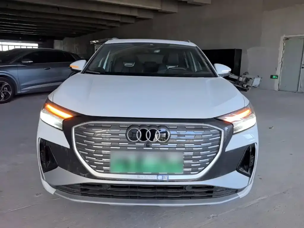 Audi Q4 e-tron — фото 4