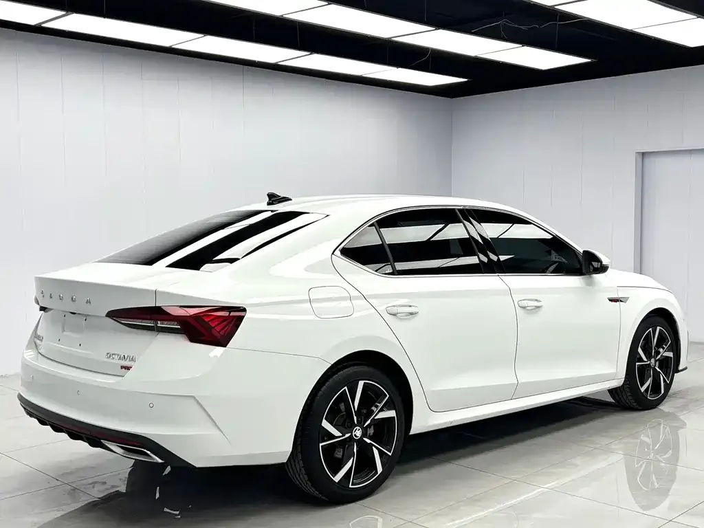 Skoda Octavia — фото 8