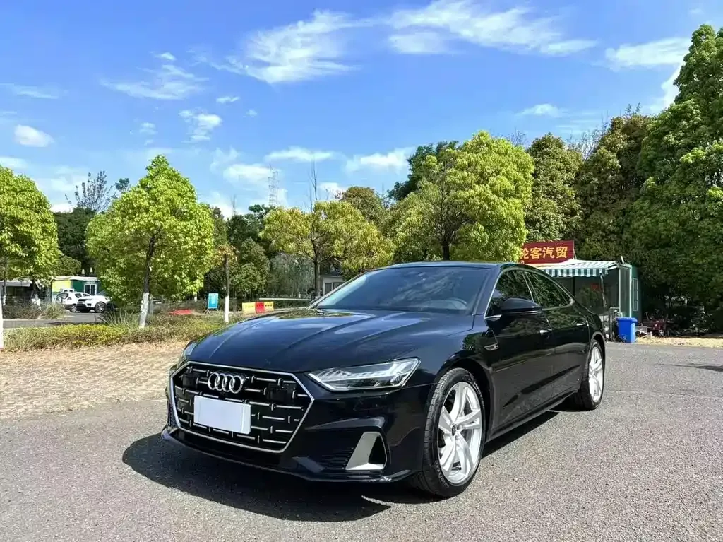 Audi A7L — фото 1