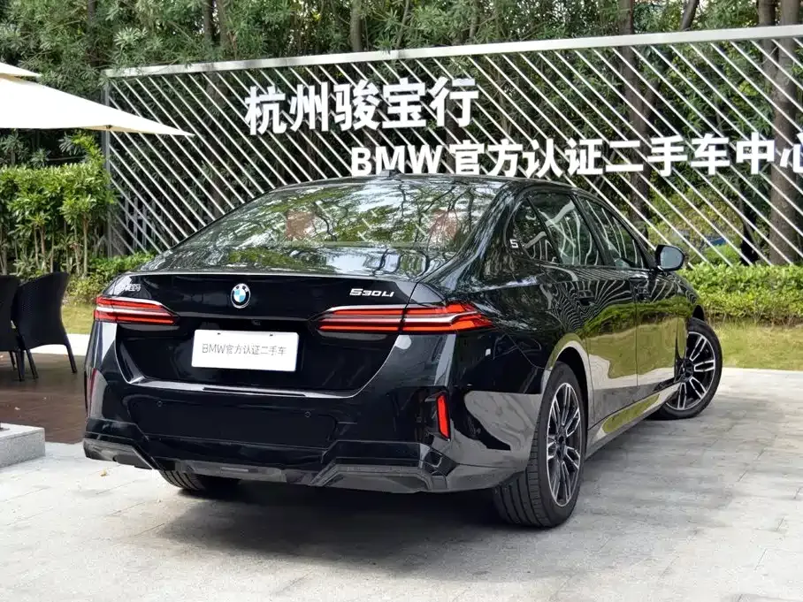 BMW 5 Series — фото 10