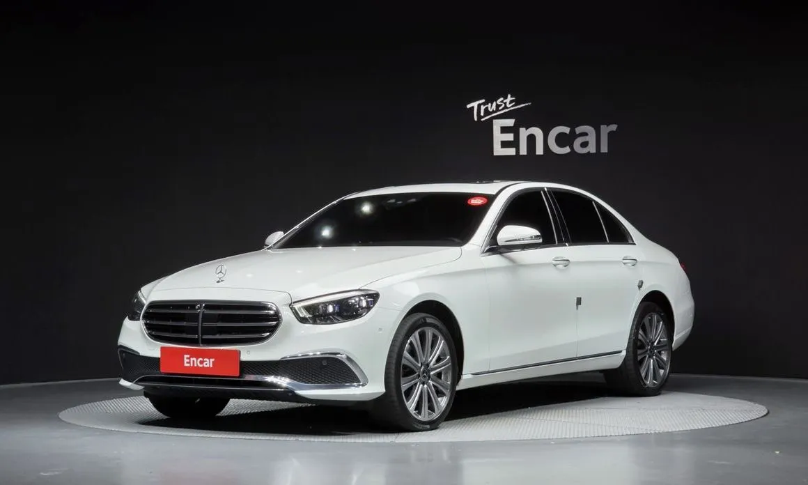 Mercedes-Benz E-Class — фото 1