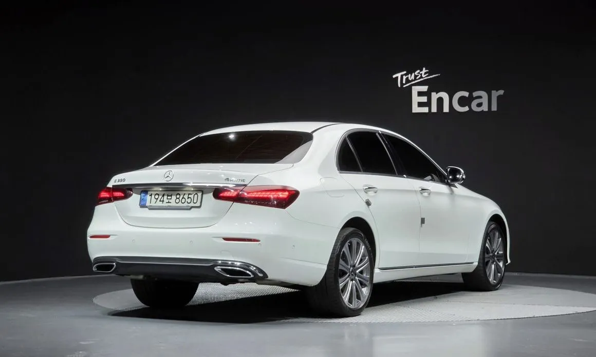 Mercedes-Benz E-Class — фото 6