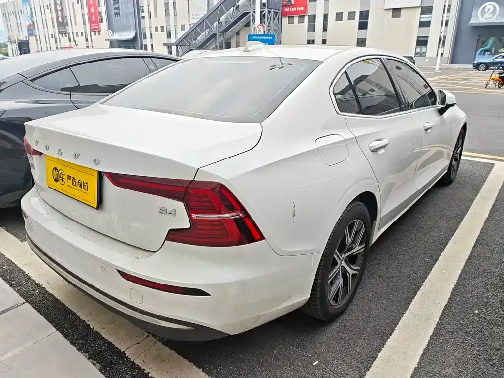 Volvo S60 — фото 9