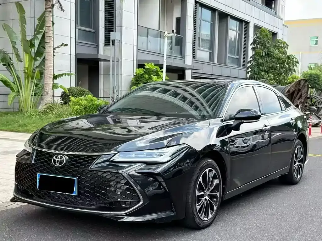 Toyota Avalon — фото 1