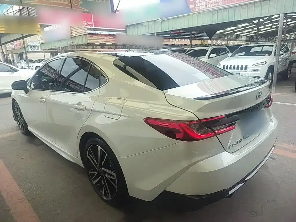 Toyota Camry — фото 9