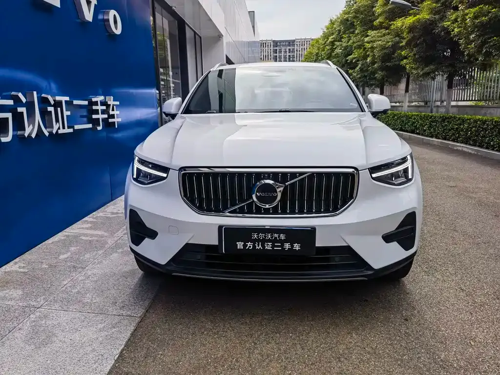Volvo XC40 — фото 8