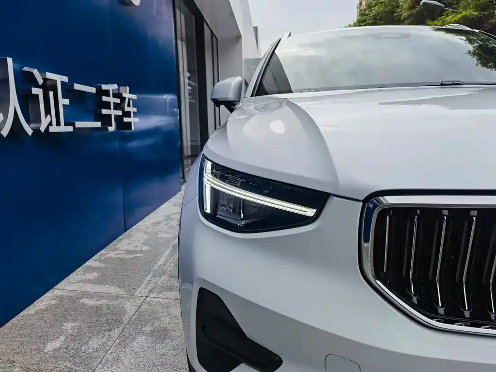Volvo XC40 — фото 6