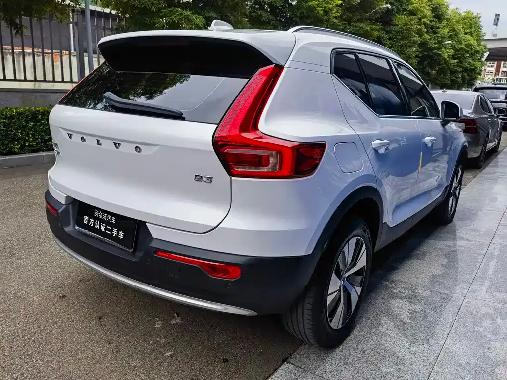 Volvo XC40 — фото 7