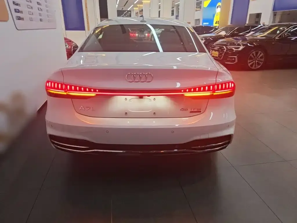 Audi A7L — фото 7