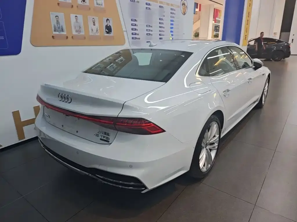 Audi A7L — фото 3