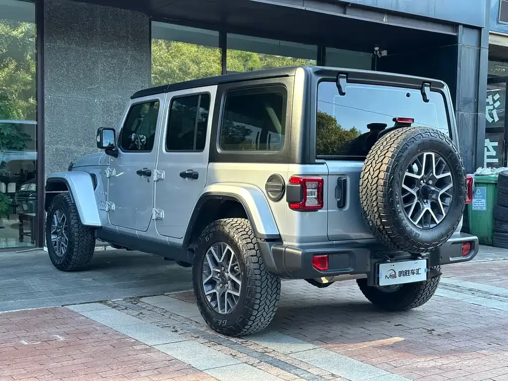 Jeep Wrangler — фото 8