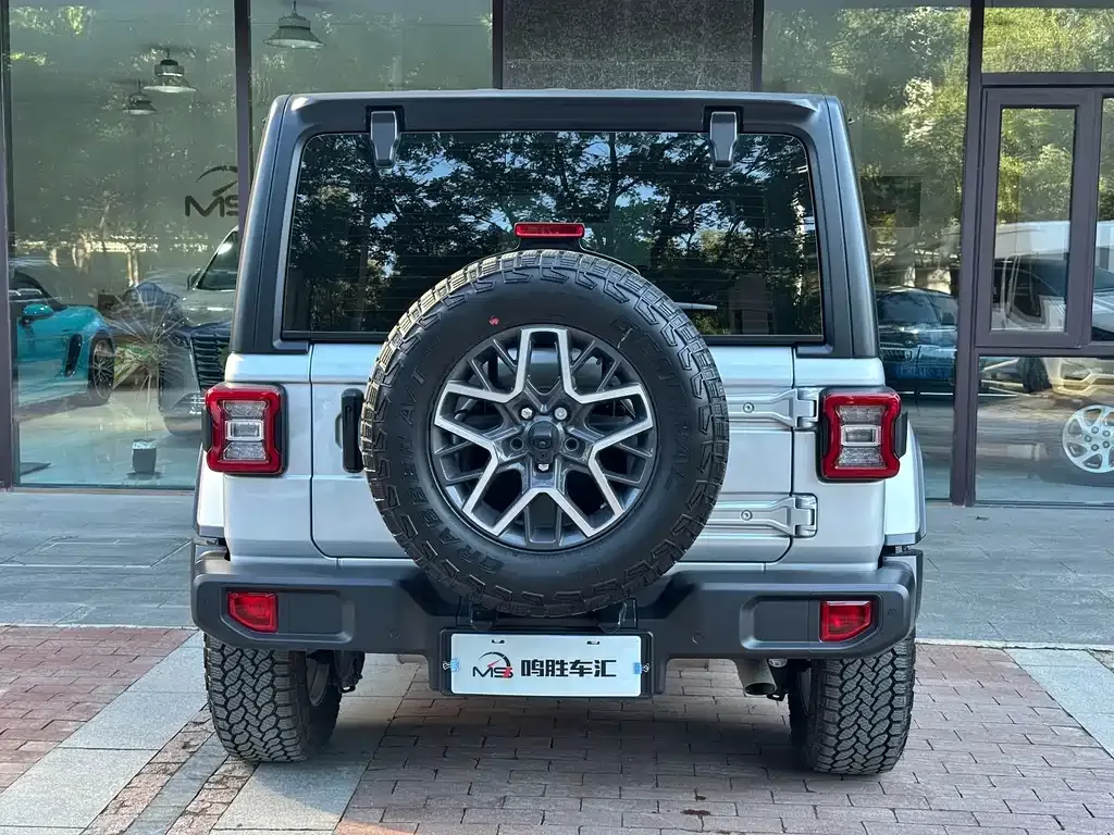 Jeep Wrangler — фото 10