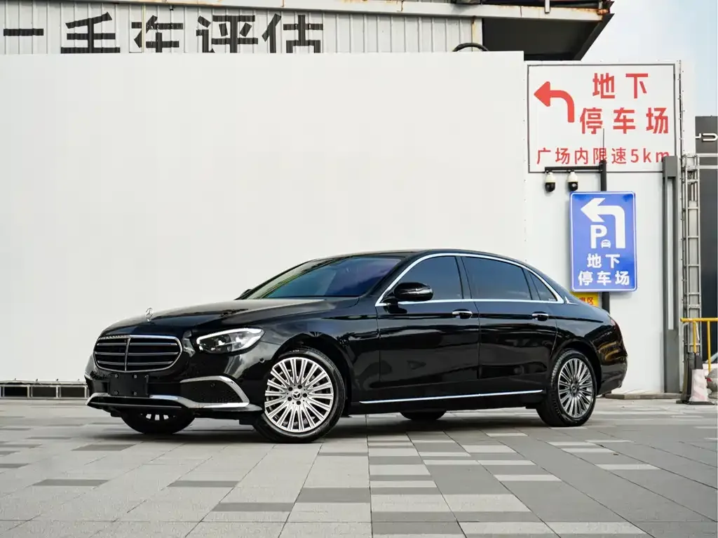 Mercedes-Benz E-Class — фото 1