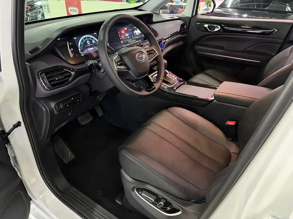 GAC Motor Trumpchi M6 — фото 10