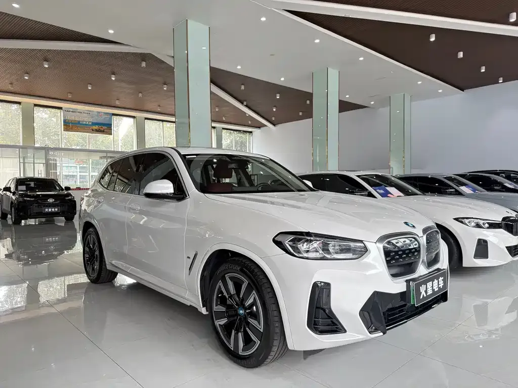 BMW iX3 — фото 2