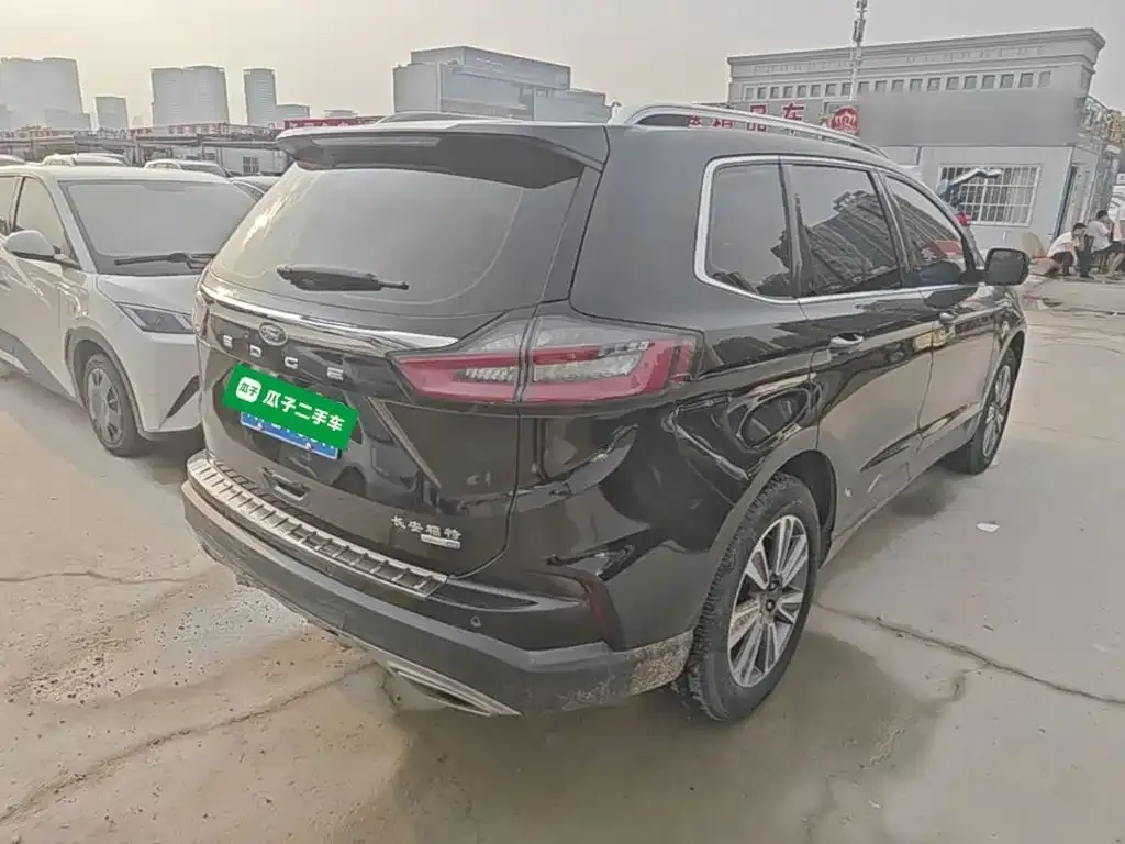 Ford Edge — фото 10