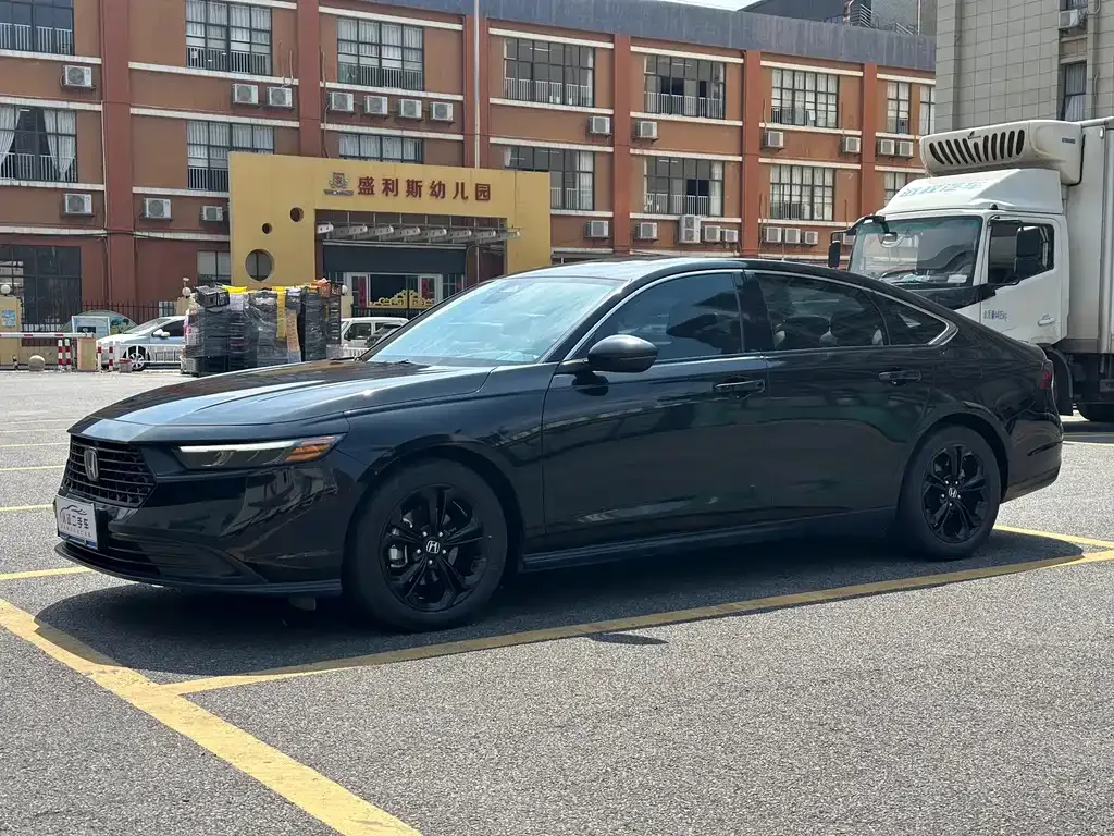 Honda Accord — фото 1