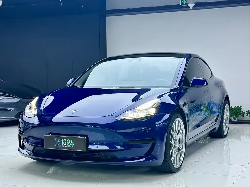 Tesla Model 3 — фото 1