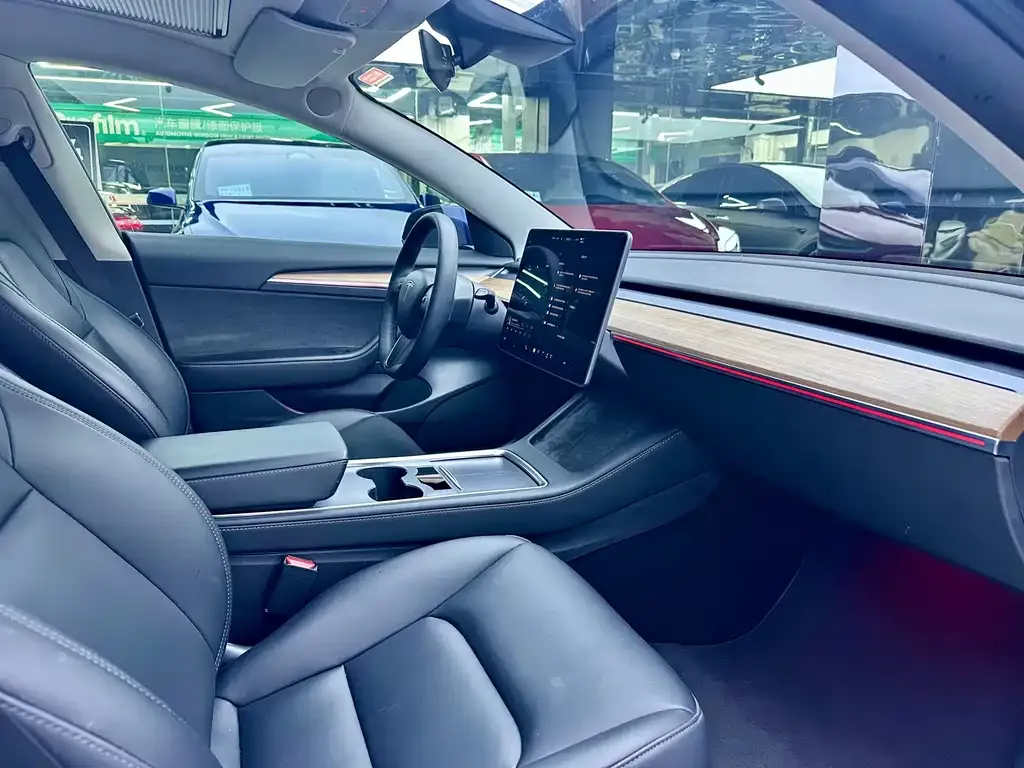 Tesla Model 3 — фото 3