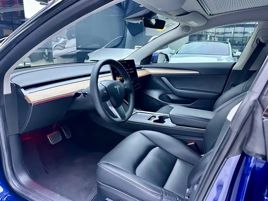 Tesla Model 3 — фото 4