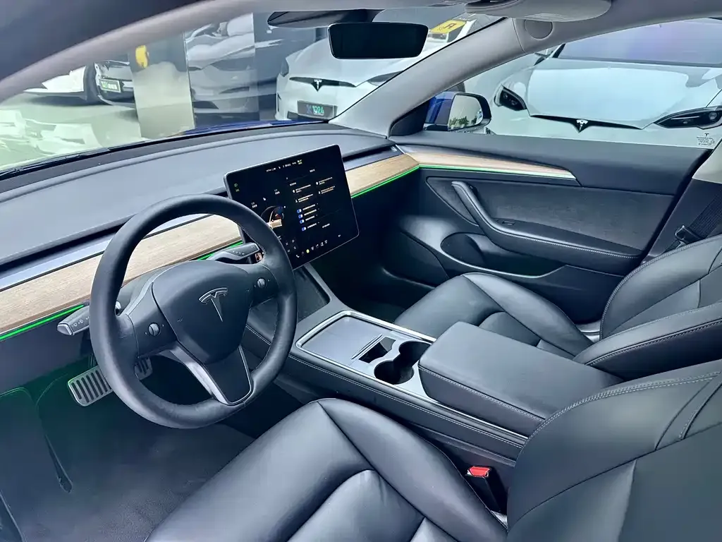 Tesla Model 3 — фото 7