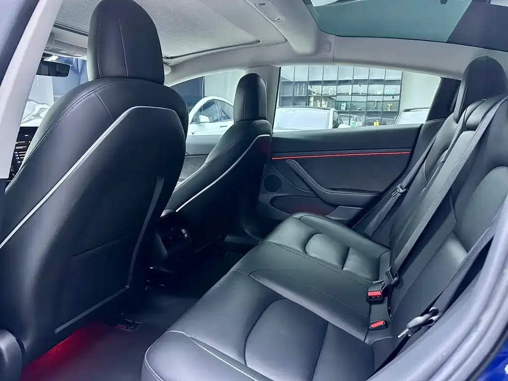Tesla Model 3 — фото 10