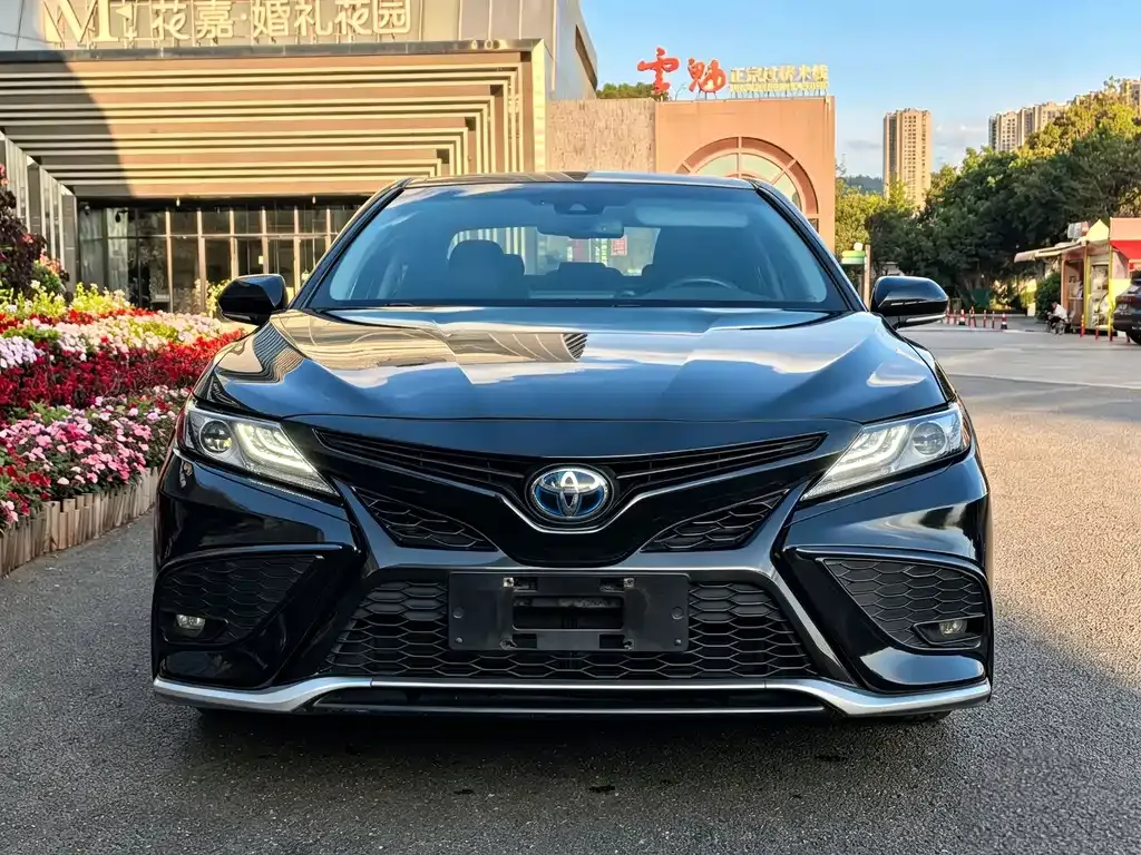 Toyota Camry — фото 8